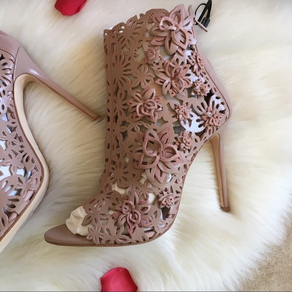 Zara Shoes - ZARA Nude Leather High-Heel Sandals with Flowers